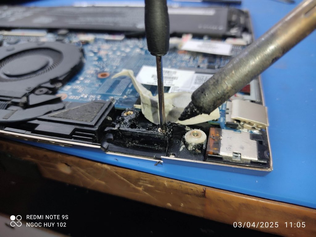 Sửa Bản Lề Laptop