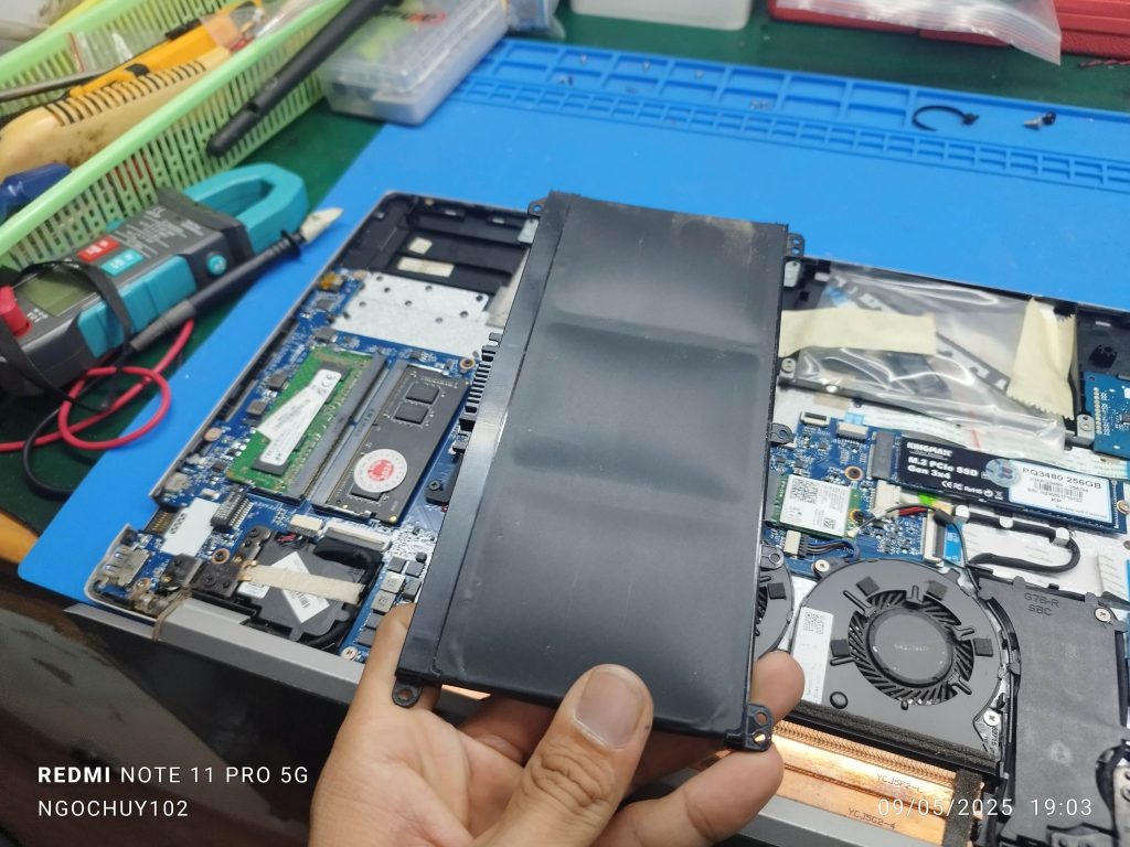 Dịch Vụ Thay Pin Laptop Chính Hãng Bảo Hành 6 - 12 Tháng